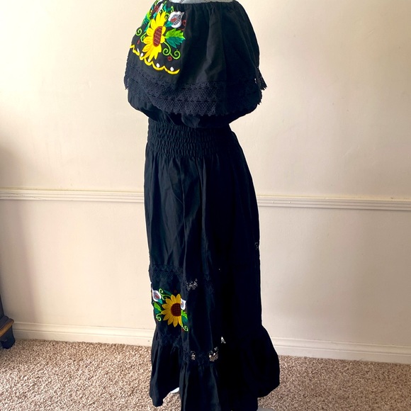 BEAUTIFUL🌻SUNFLOWERS🖤BLACK MEXICAN EMBROIDERED OFF SHOULDER MIDI DRESS 🌟NEW🌟 - Picture 10 of 16